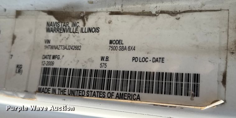 image for item NU9698 2010 International 7500  crane truck