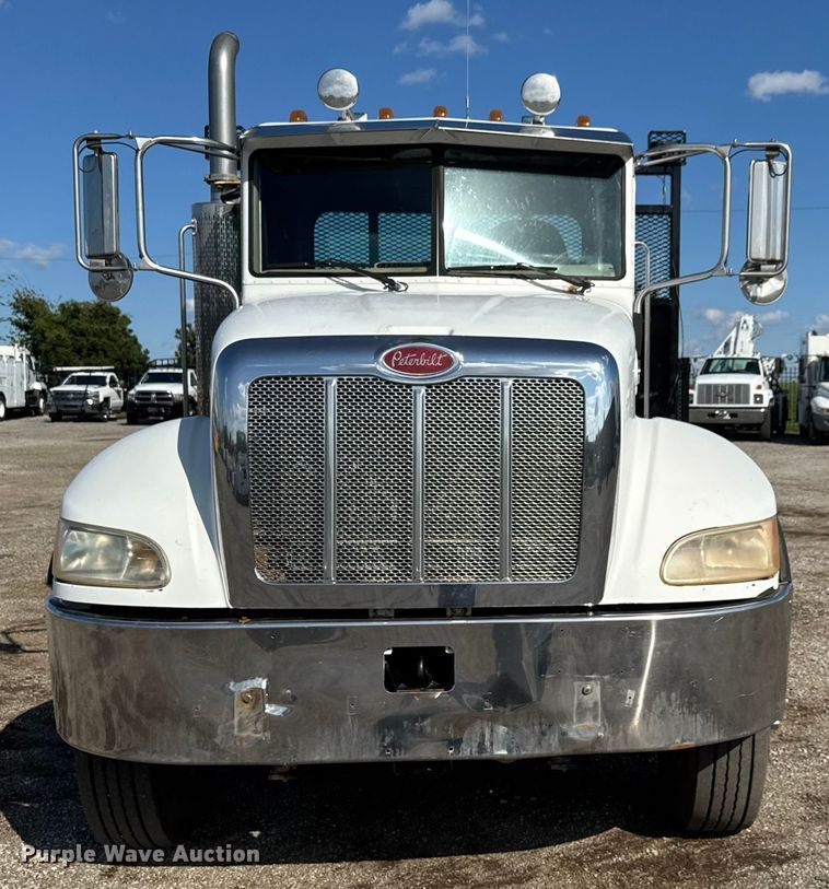 image for item NU9699 2007 Peterbilt 340 flatbed truck