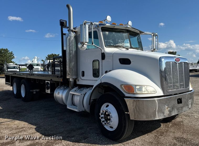image for item NU9699 2007 Peterbilt 340 flatbed truck