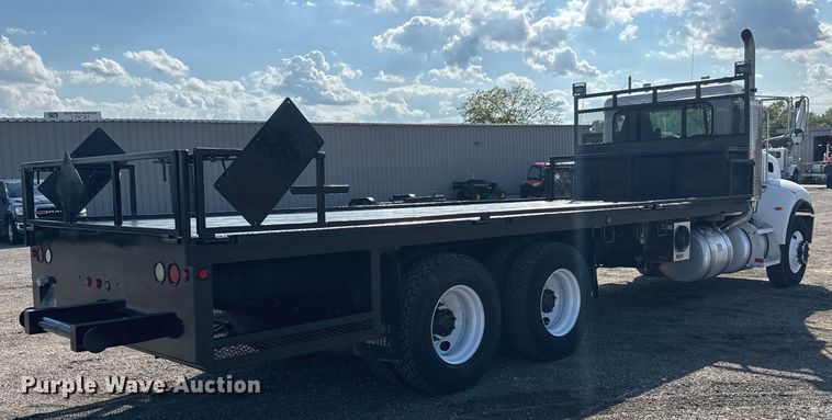 image for item NU9699 2007 Peterbilt 340 flatbed truck