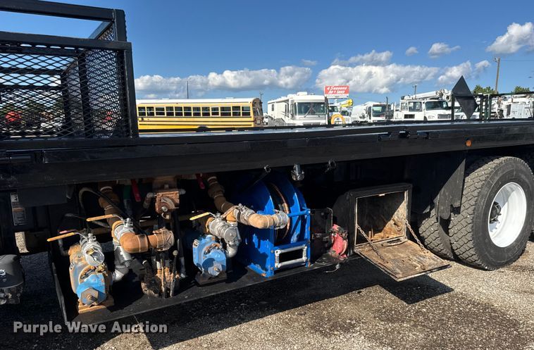 image for item NU9699 2007 Peterbilt 340 flatbed truck