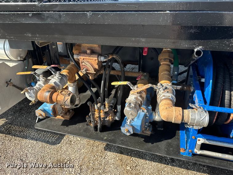 image for item NU9699 2007 Peterbilt 340 flatbed truck