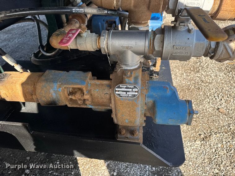 image for item NU9699 2007 Peterbilt 340 flatbed truck