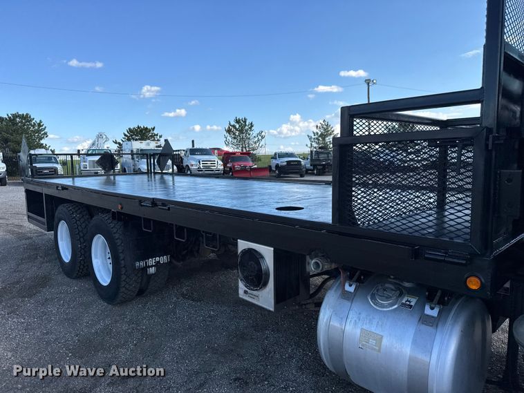 image for item NU9699 2007 Peterbilt 340 flatbed truck