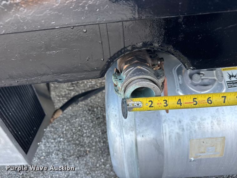 image for item NU9699 2007 Peterbilt 340 flatbed truck