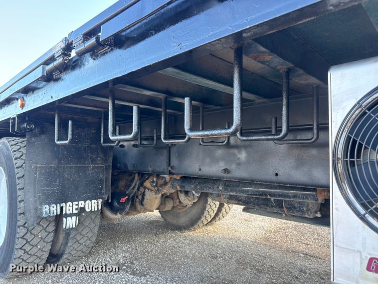 image for item NU9699 2007 Peterbilt 340 flatbed truck