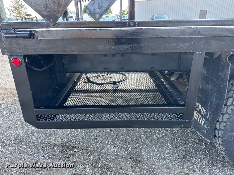 image for item NU9699 2007 Peterbilt 340 flatbed truck