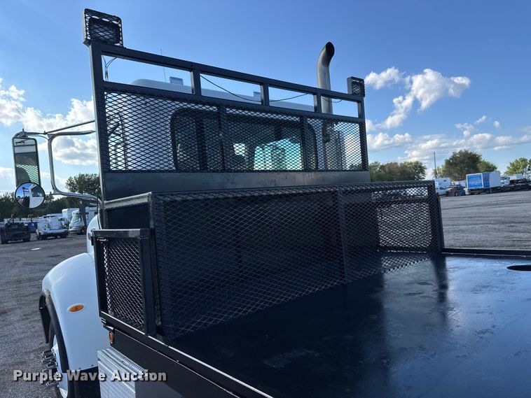image for item NU9699 2007 Peterbilt 340 flatbed truck