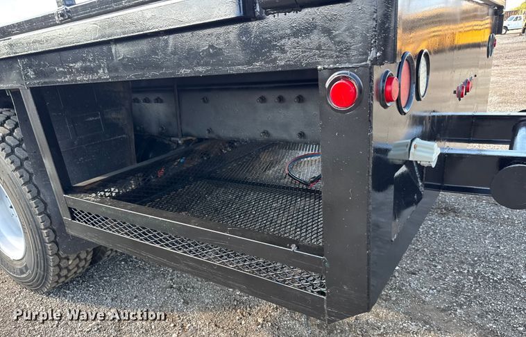 image for item NU9699 2007 Peterbilt 340 flatbed truck