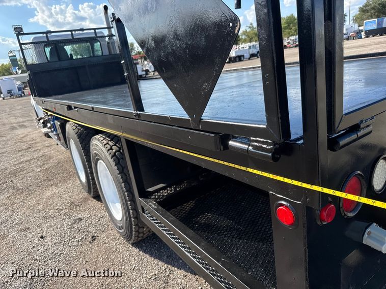 image for item NU9699 2007 Peterbilt 340 flatbed truck