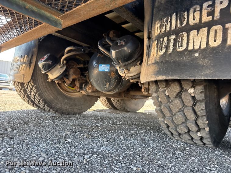 image for item NU9699 2007 Peterbilt 340 flatbed truck