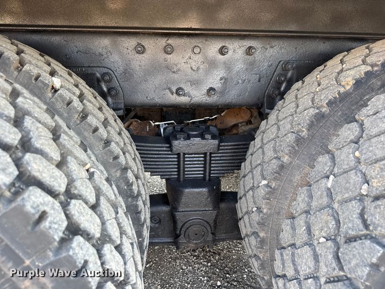 image for item NU9699 2007 Peterbilt 340 flatbed truck