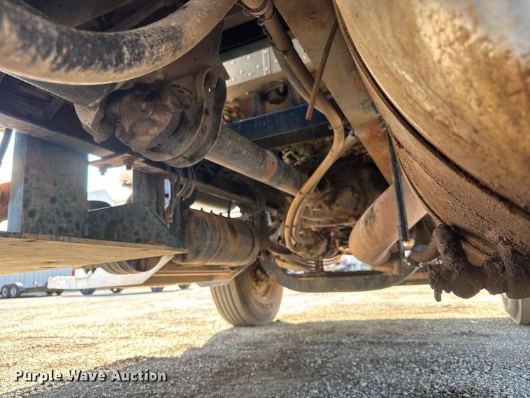 image for item NU9699 2007 Peterbilt 340 flatbed truck