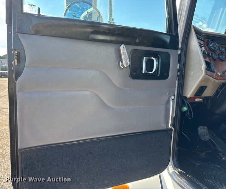 image for item NU9699 2007 Peterbilt 340 flatbed truck