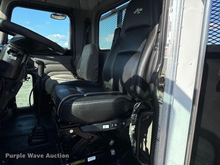 image for item NU9699 2007 Peterbilt 340 flatbed truck