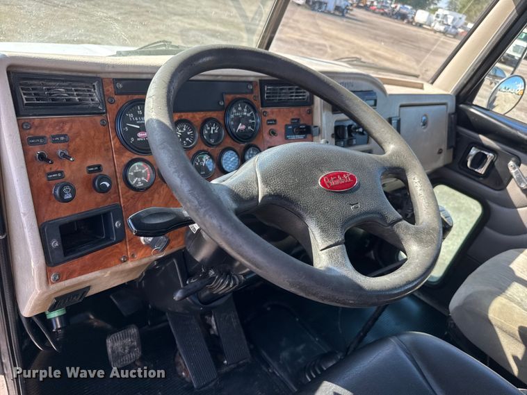 image for item NU9699 2007 Peterbilt 340 flatbed truck