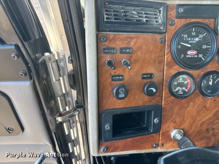 image for item NU9699 2007 Peterbilt 340 flatbed truck