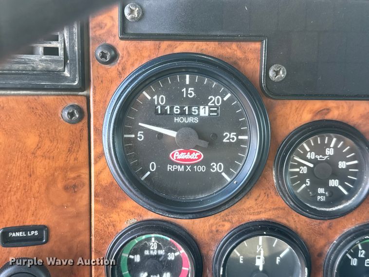 image for item NU9699 2007 Peterbilt 340 flatbed truck