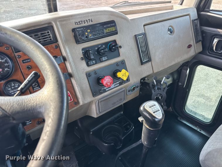 image for item NU9699 2007 Peterbilt 340 flatbed truck