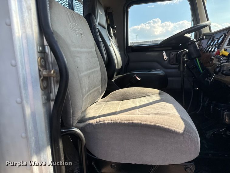 image for item NU9699 2007 Peterbilt 340 flatbed truck