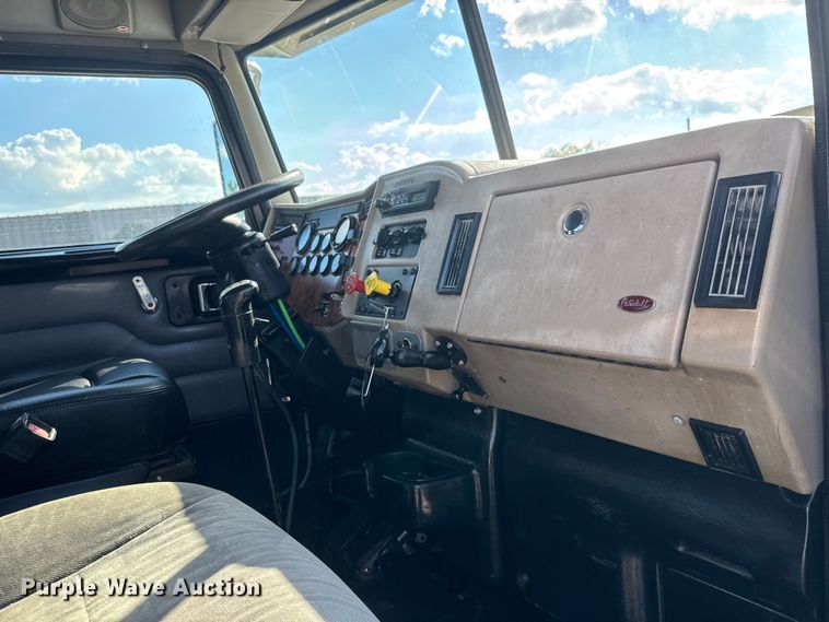 image for item NU9699 2007 Peterbilt 340 flatbed truck