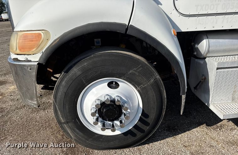 image for item NU9699 2007 Peterbilt 340 flatbed truck