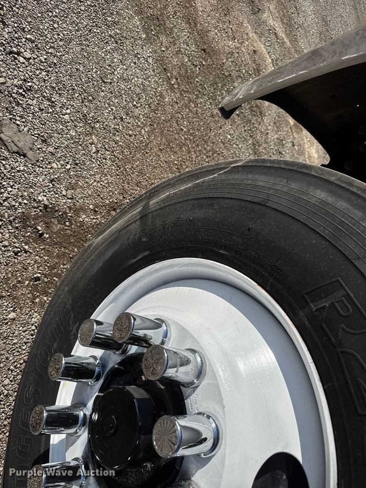 image for item NU9699 2007 Peterbilt 340 flatbed truck