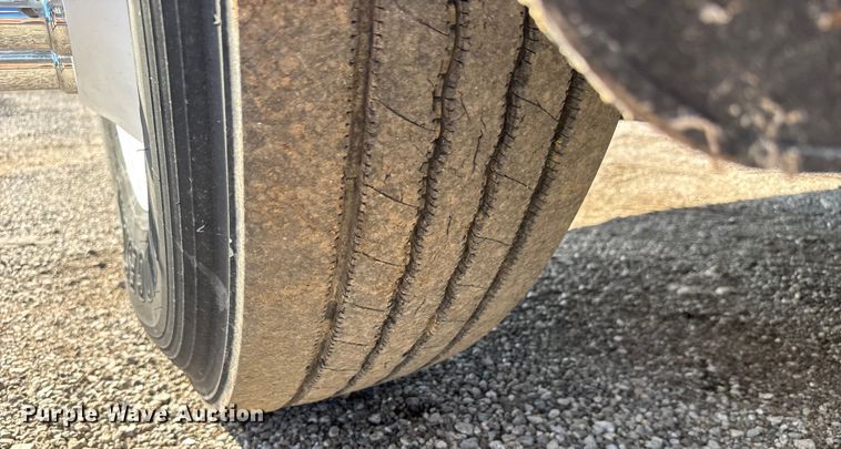 image for item NU9699 2007 Peterbilt 340 flatbed truck