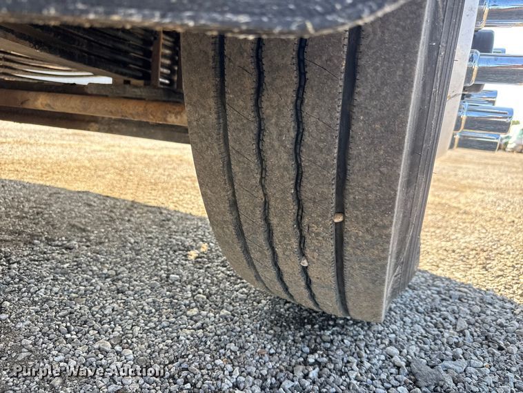 image for item NU9699 2007 Peterbilt 340 flatbed truck