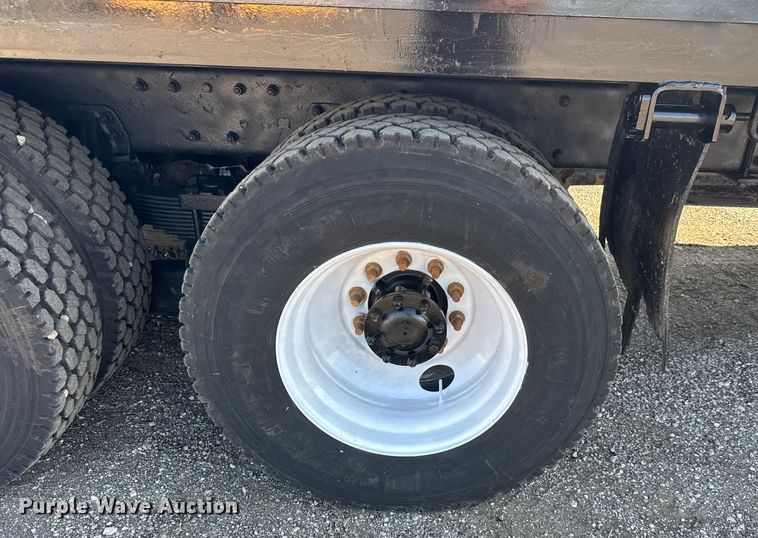 image for item NU9699 2007 Peterbilt 340 flatbed truck