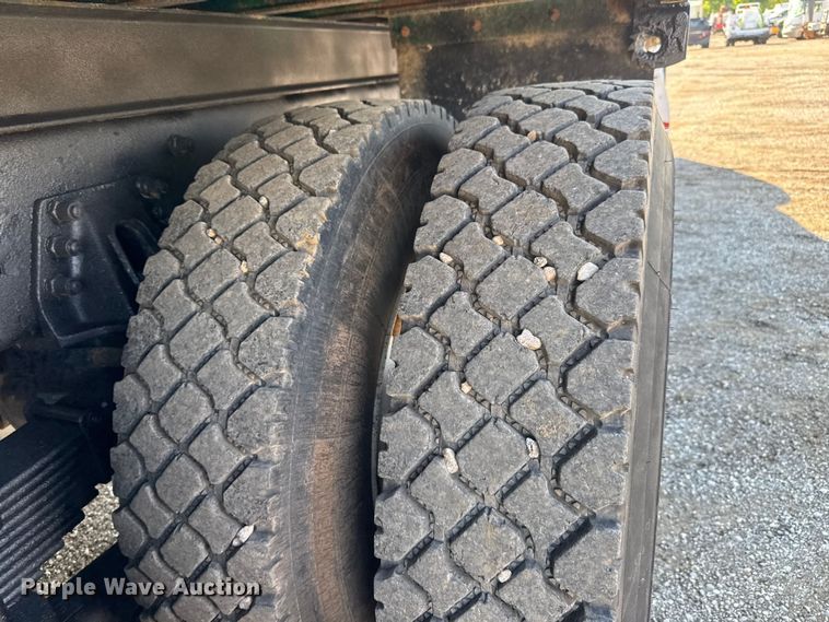 image for item NU9699 2007 Peterbilt 340 flatbed truck