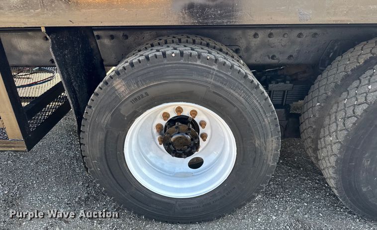 image for item NU9699 2007 Peterbilt 340 flatbed truck