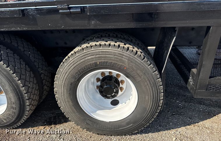 image for item NU9699 2007 Peterbilt 340 flatbed truck