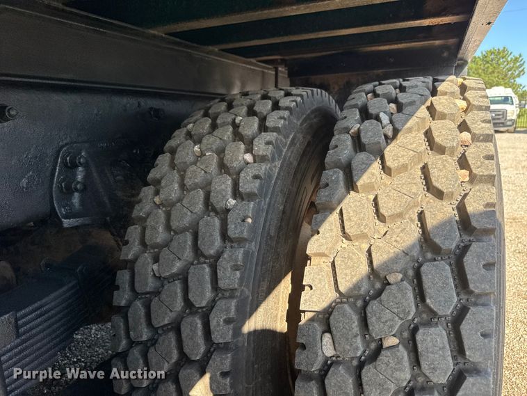 image for item NU9699 2007 Peterbilt 340 flatbed truck