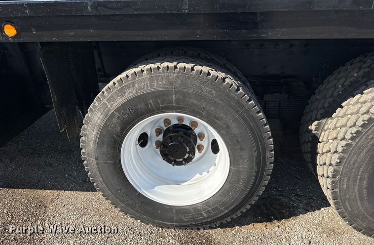 image for item NU9699 2007 Peterbilt 340 flatbed truck