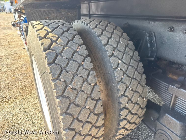 image for item NU9699 2007 Peterbilt 340 flatbed truck