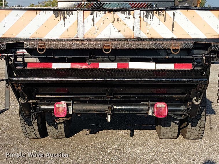 image for item NU9708 2007 Ford F650 Super Duty crane truck