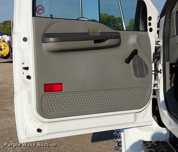 image for item NU9708 2007 Ford F650 Super Duty crane truck