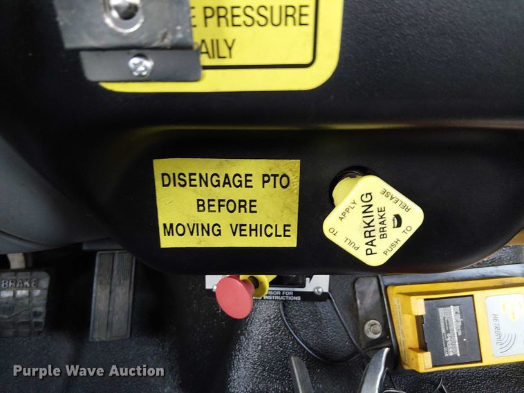 image for item NU9708 2007 Ford F650 Super Duty crane truck