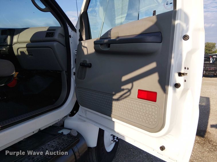 image for item NU9708 2007 Ford F650 Super Duty crane truck