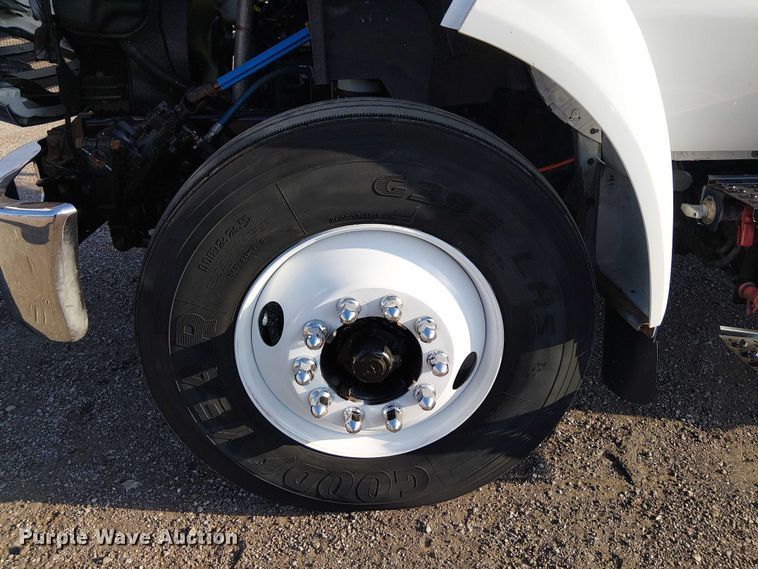 image for item NU9708 2007 Ford F650 Super Duty crane truck