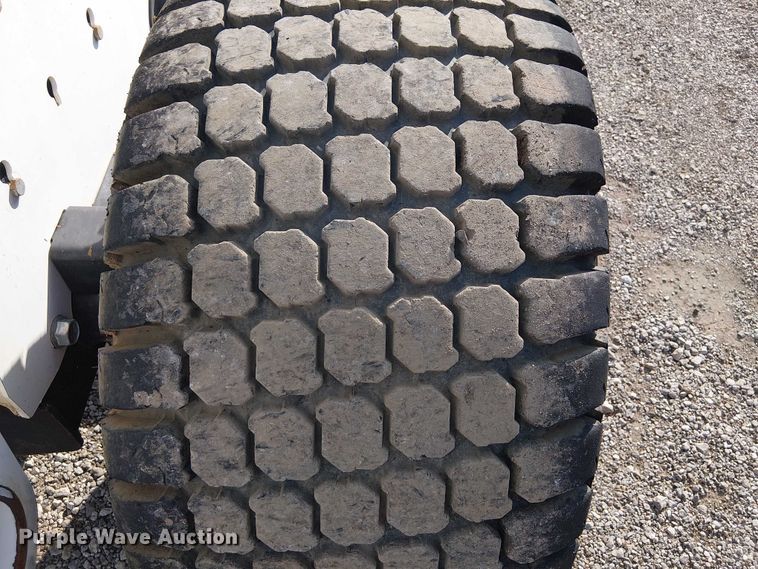 image for item NU9711 2009 Bobcat A300 skid steer loader