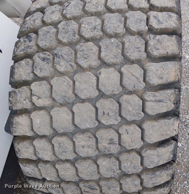 image for item NU9711 2009 Bobcat A300 skid steer loader