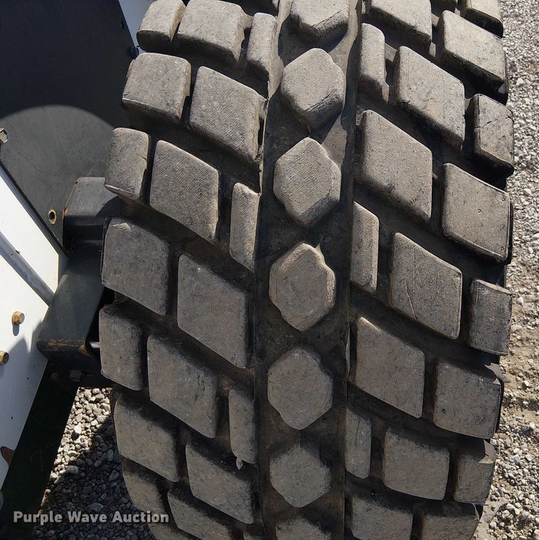 image for item NU9711 2009 Bobcat A300 skid steer loader