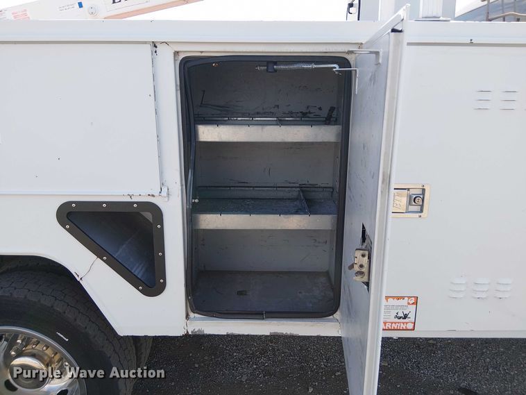 image for item NU9718 2011 Ford F550 Super Duty bucket truck