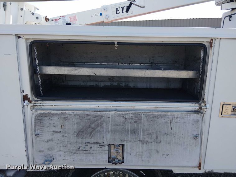 image for item NU9718 2011 Ford F550 Super Duty bucket truck