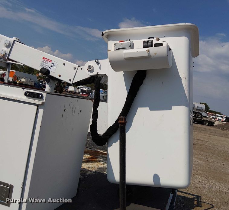 image for item NU9718 2011 Ford F550 Super Duty bucket truck