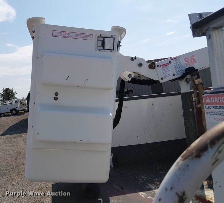 image for item NU9718 2011 Ford F550 Super Duty bucket truck