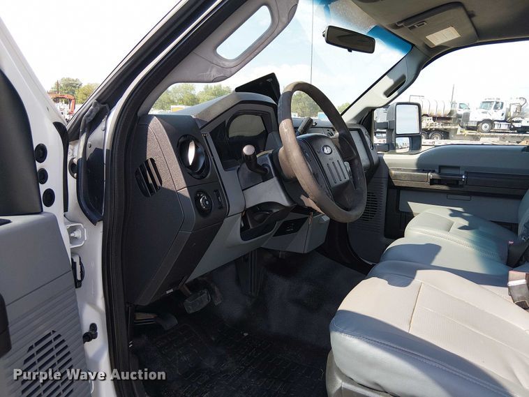 image for item NU9718 2011 Ford F550 Super Duty bucket truck