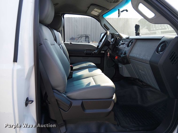 image for item NU9718 2011 Ford F550 Super Duty bucket truck